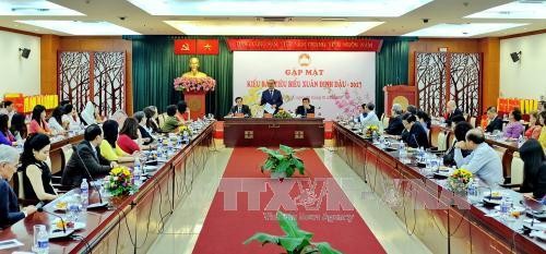 Têt traditionnel : rencontre entre Viet Kieu à Binh Duong  - ảnh 1